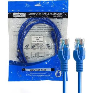 نمای نزدیک پوشش PVC ضخیم و پیچ زوجهای سیم داخل کابل MiniSky